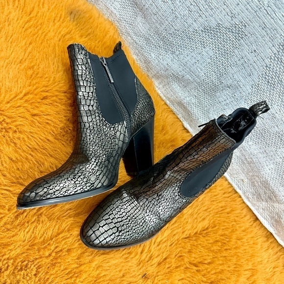 Donald J Pliner Senor metallic croc embossed ankle booties size 7.5 - Picture 4 of 12